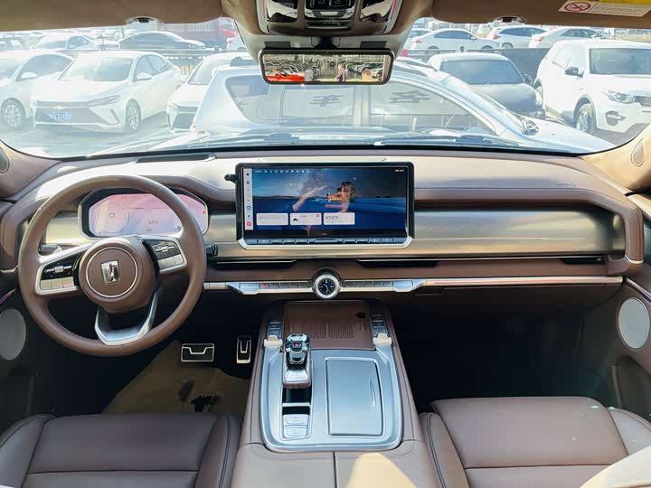 Фото 4 - Tank 700 Hybrid