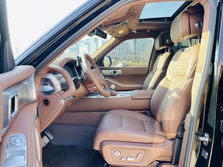 Фото 6 - Tank 700 Hybrid