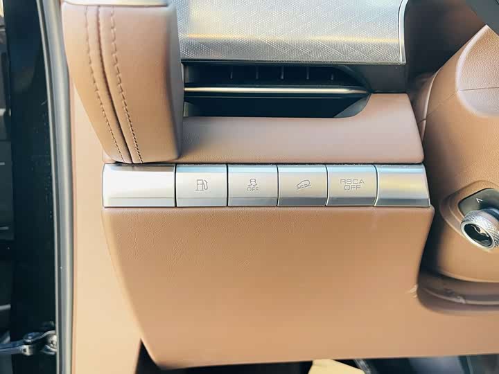 Фото 7 - Tank 700 Hybrid