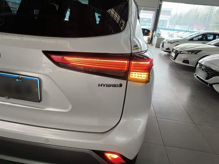 Фото 8 - Toyota Highlander