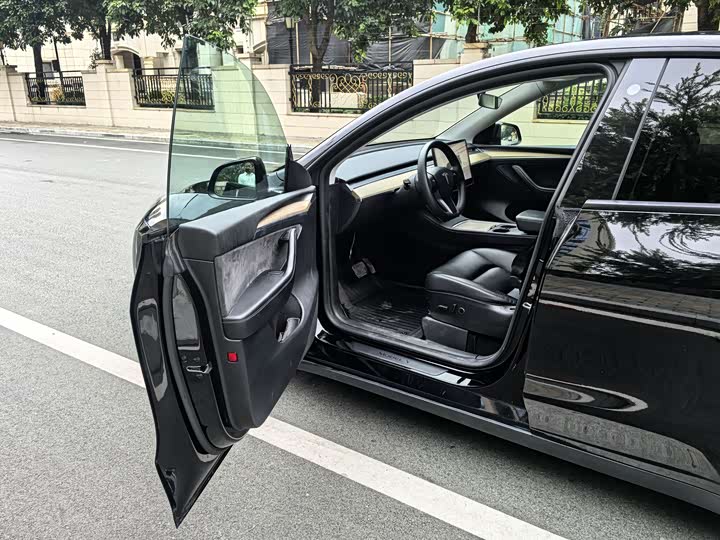 Фото 9 - Tesla Model Y