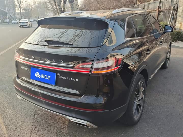 Фото 3 - Lincoln Nautilus