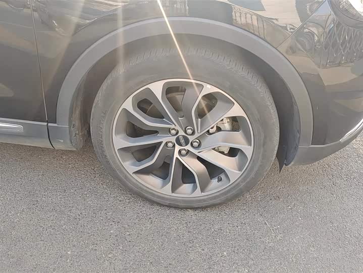 Фото 6 - Lincoln Nautilus