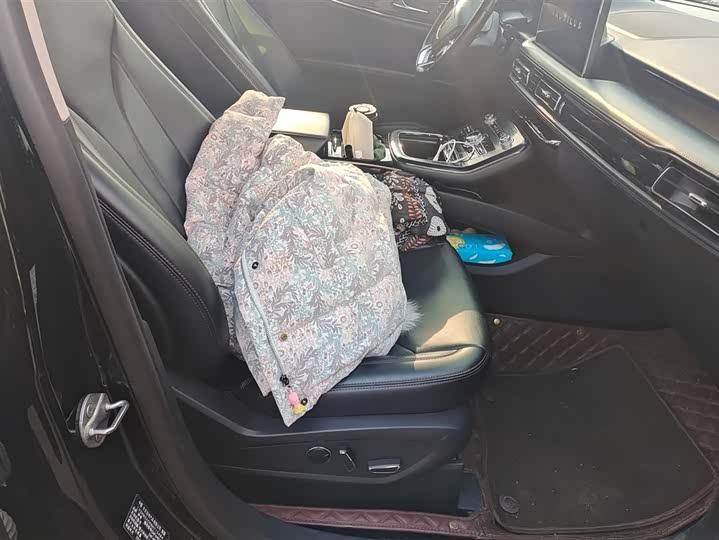 Фото 8 - Lincoln Nautilus