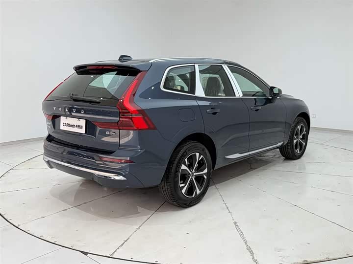 Фото 8 - Volvo XC60