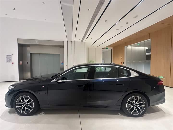 Фото 3 - BMW i5