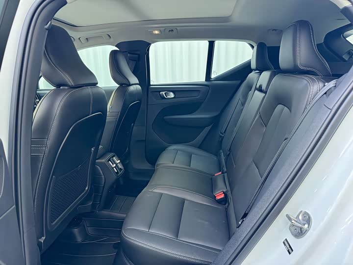 Фото 5 - Volvo XC40