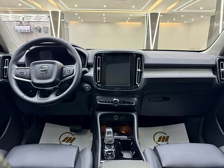 Фото 7 - Volvo XC40