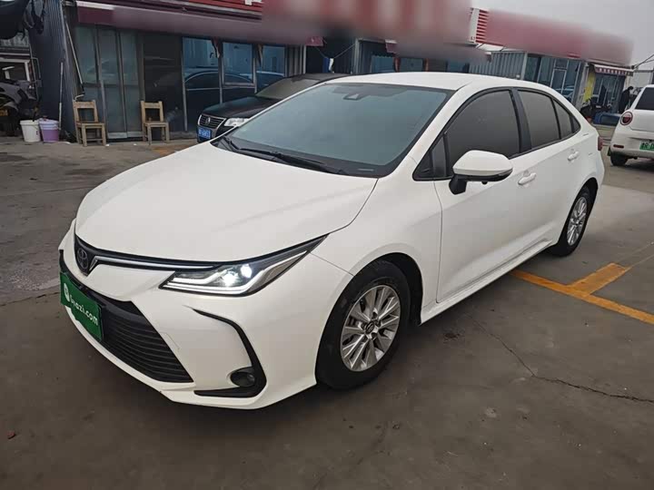 Фото 1 - Toyota Corolla