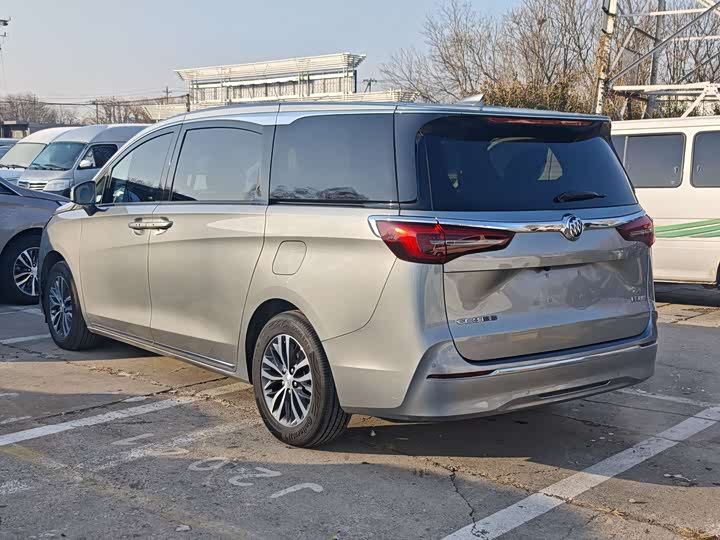 Фото 4 - Buick GL8 ES