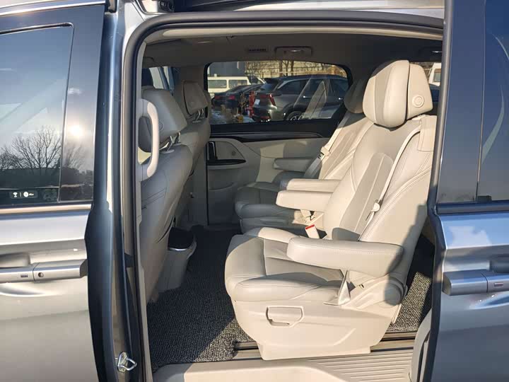 Фото 8 - Buick GL8 ES