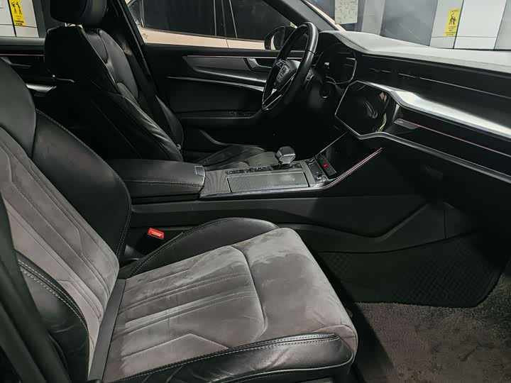 Фото 7 - Audi A6L