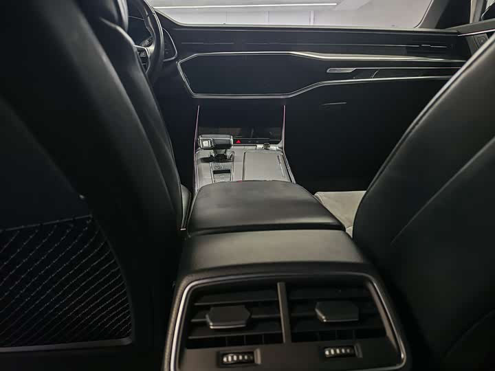 Фото 8 - Audi A6L