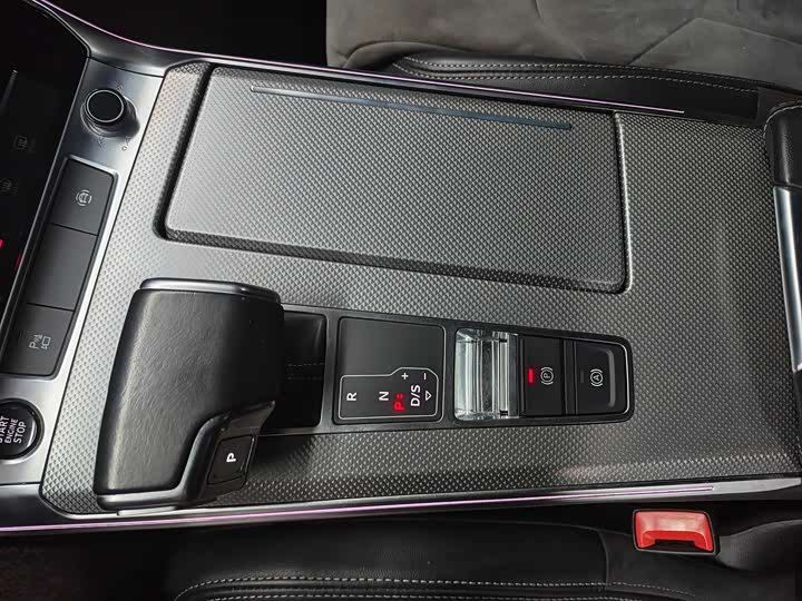 Фото 9 - Audi A6L