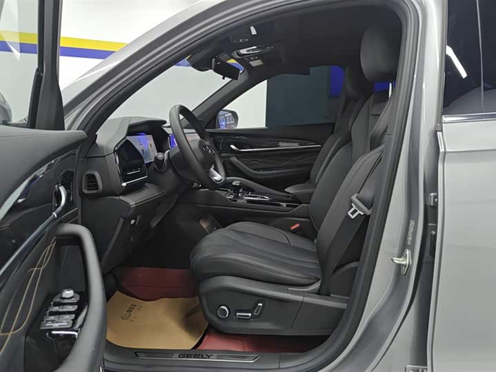 Фото 9 - Geely Monjaro