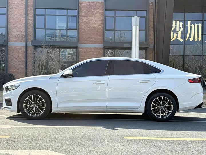 Фото 3 - Geely Preface