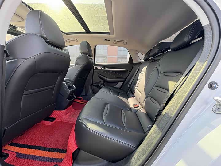 Фото 6 - Geely Preface