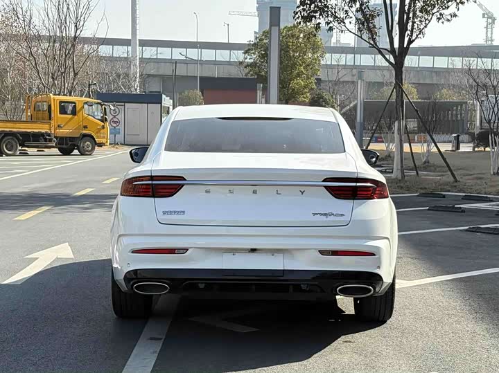 Фото 7 - Geely Preface