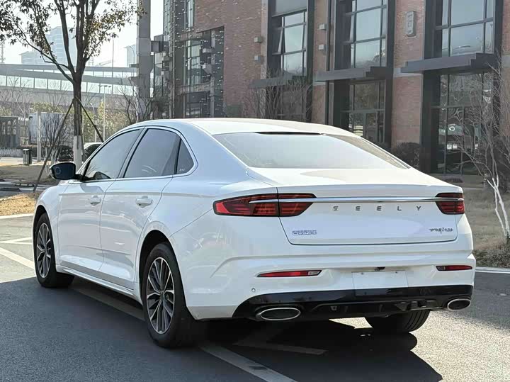 Фото 9 - Geely Preface