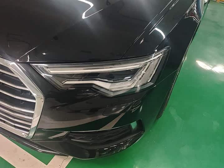 Фото 5 - Audi A6L