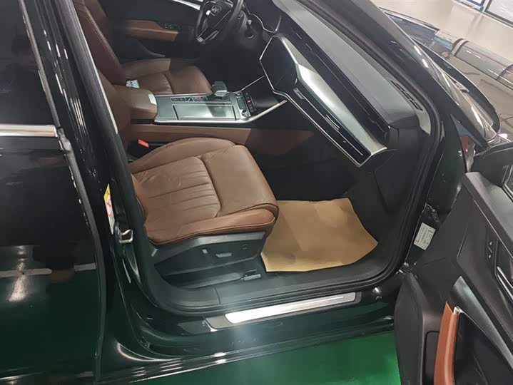 Фото 8 - Audi A6L