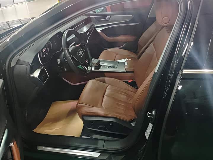 Фото 9 - Audi A6L