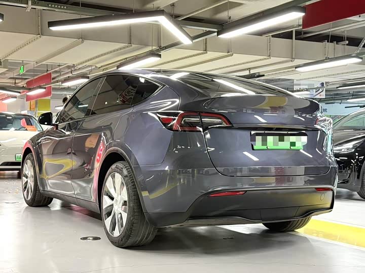 Фото 3 - Tesla Model Y