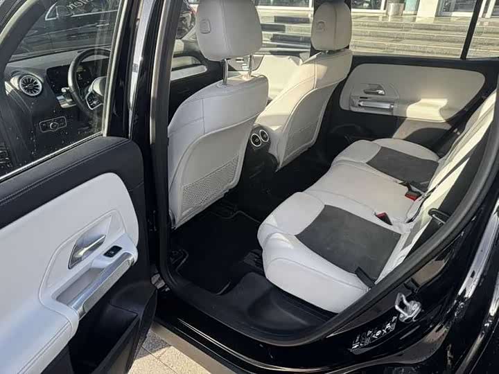 Фото 8 - Mercedes-Benz EQB