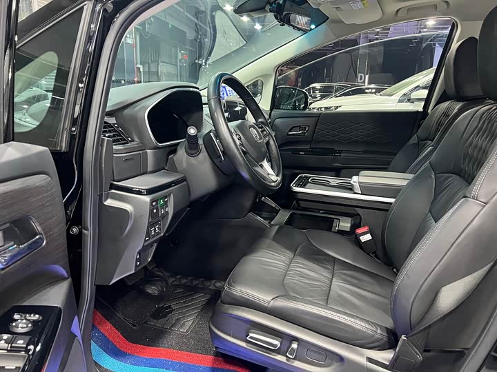 Фото 5 - Honda Elysion