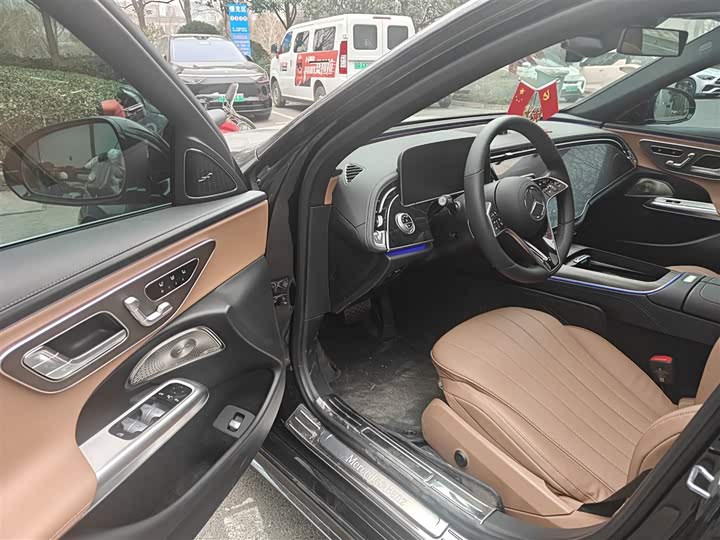 Фото 2 - Mercedes-Benz E-Class