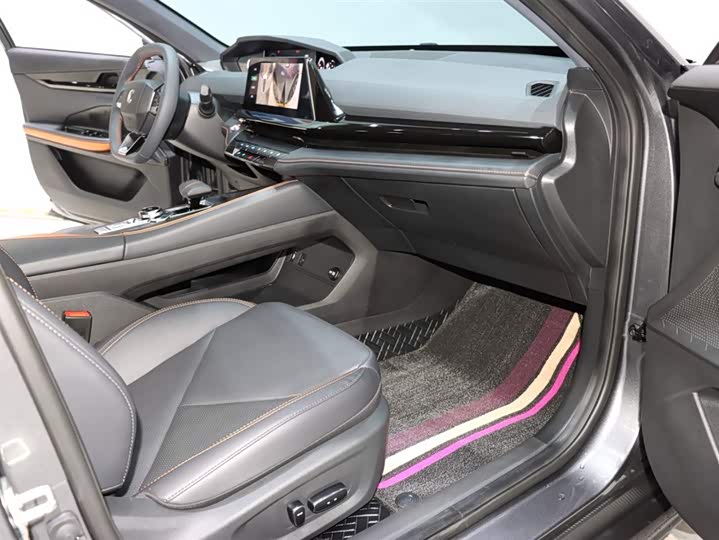 Фото 8 - Changan UNI-V Hybrid