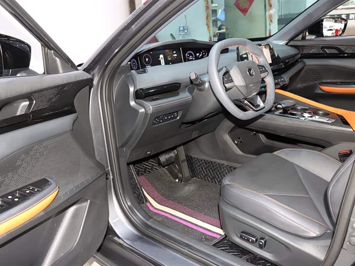 Фото 9 - Changan UNI-V Hybrid