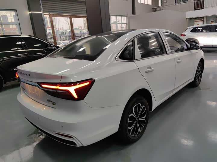 Фото 7 - Roewe i6 Max EV