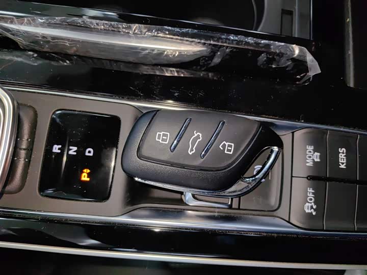 Фото 9 - Roewe i6 Max EV