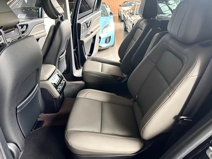 Фото 8 - Lincoln Aviator