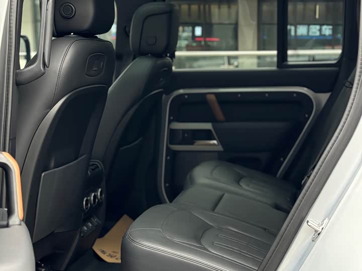 Фото 7 - Land Rover Defender