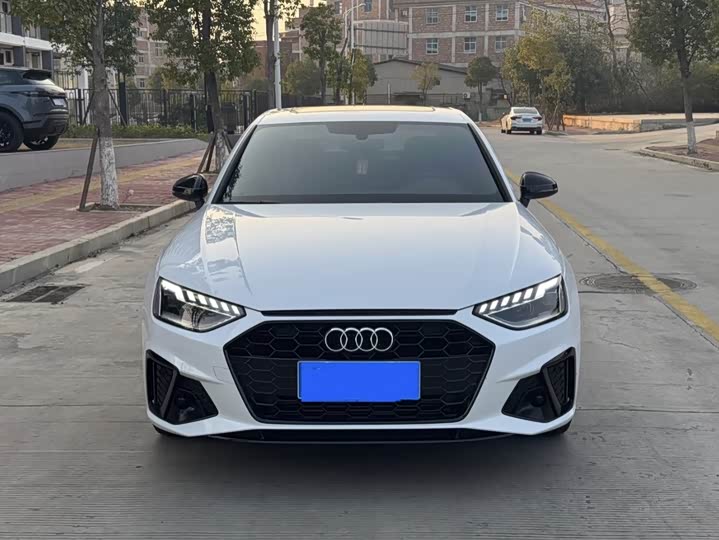 Фото 2 - Audi A4L