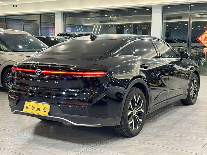 Фото 6 - Toyota Crown SportCross