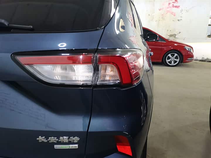 Фото 8 - Ford Escape