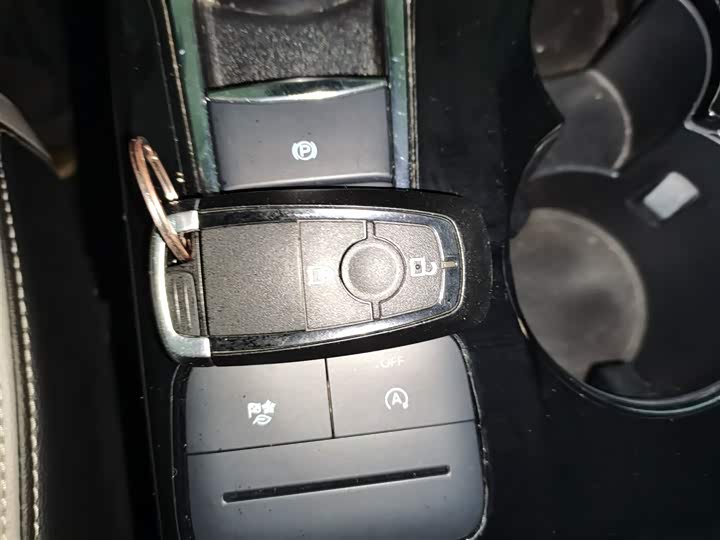 Фото 9 - Ford Escape