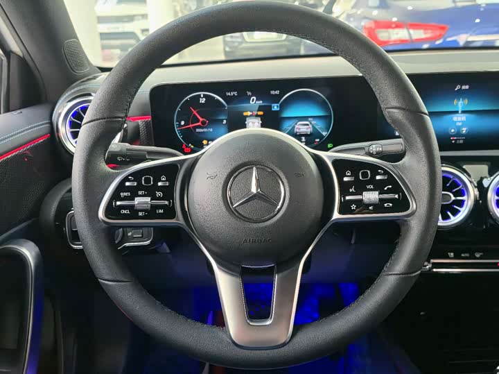 Фото 8 - Mercedes-Benz A-Class