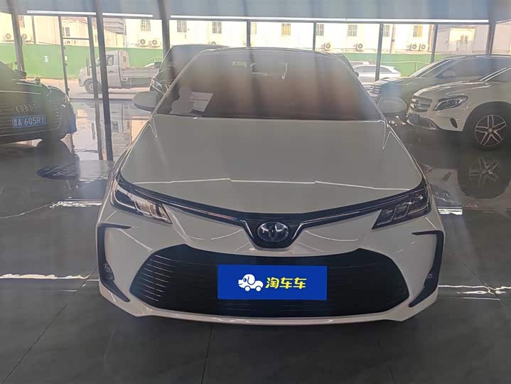 Фото 2 - Toyota Corolla