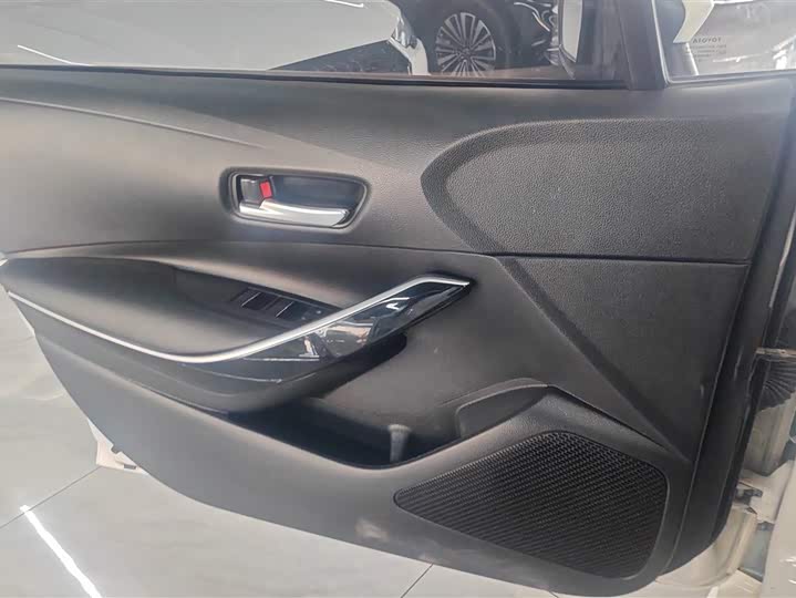 Фото 7 - Toyota Corolla