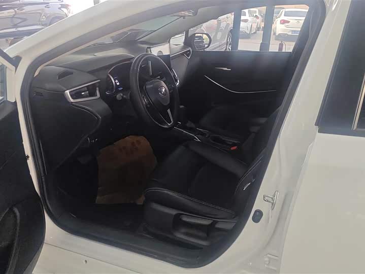 Фото 9 - Toyota Corolla