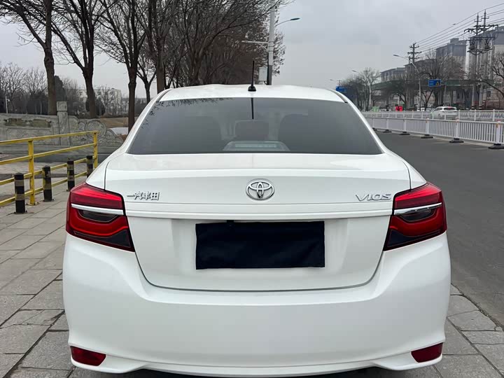 Фото 4 - Toyota Vios