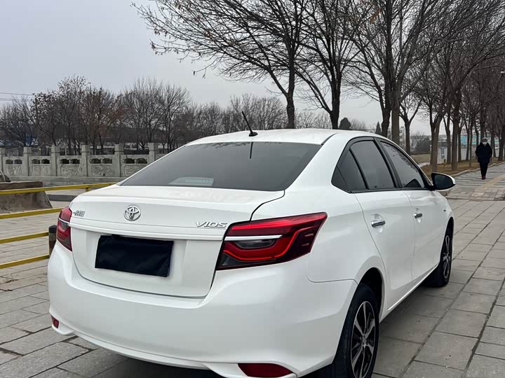 Фото 5 - Toyota Vios