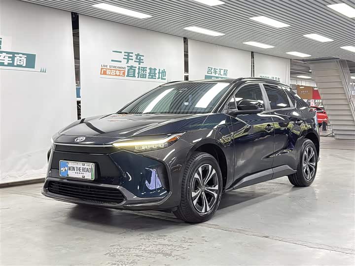 Фото 1 - Toyota bZ4X