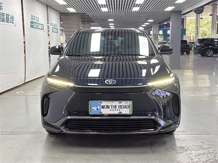 Фото 2 - Toyota bZ4X