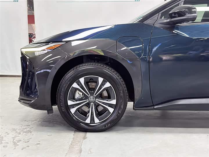 Фото 7 - Toyota bZ4X