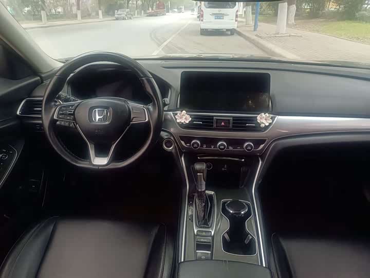 Фото 3 - Honda Accord